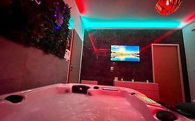 Love room avec jacuzzi intérieur proche Blagnac